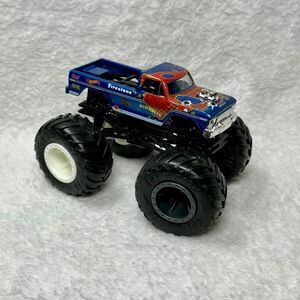 Hot Wheels Monster Trucks BIGFOOT Big Bite Snake Foot 1:64 Monster Truck